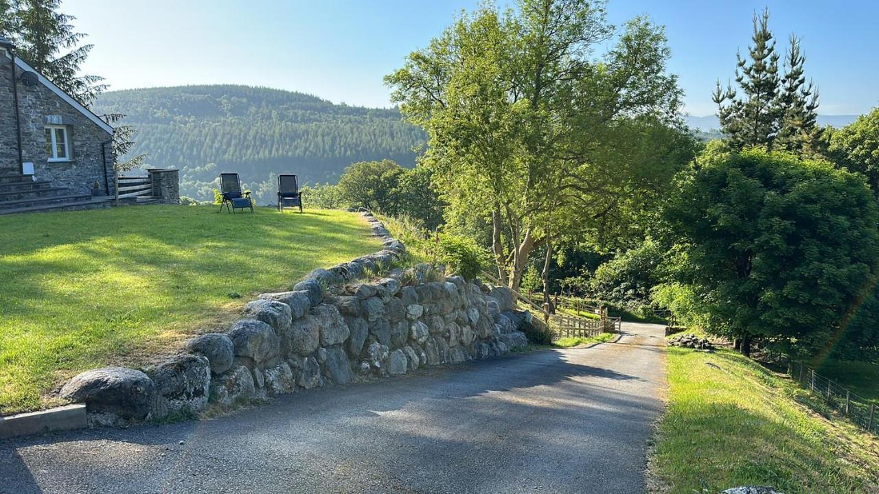 3 Bedroom Barn Conversion With Hot Tub-Garden View - Ty Cerrig Barn Corwen Eksteriør billede