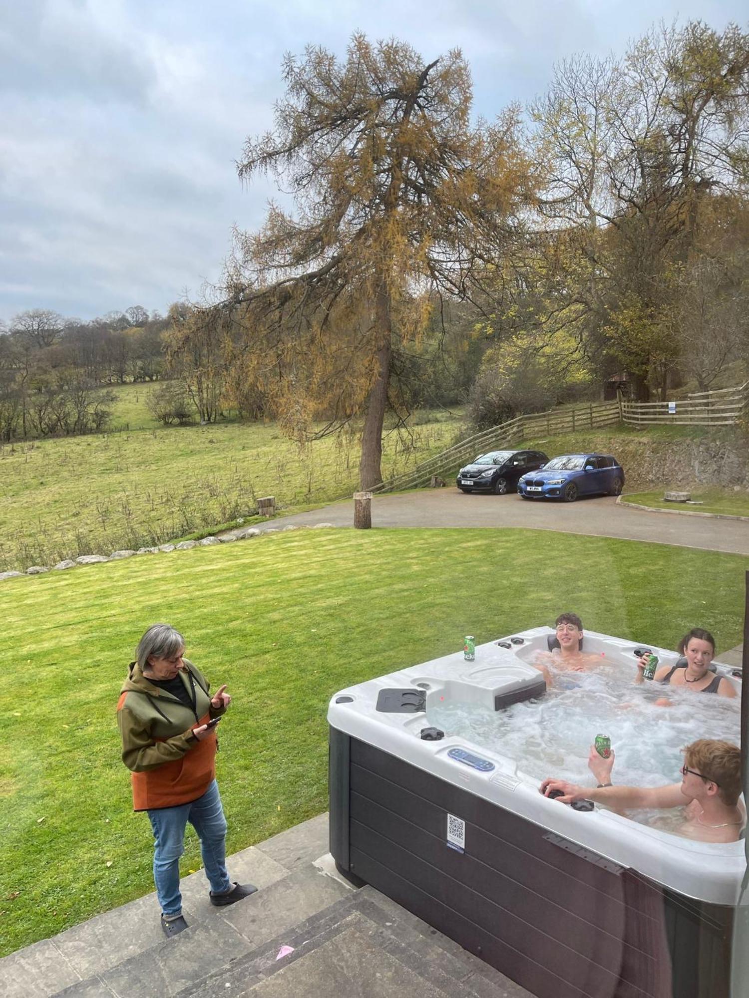 3 Bedroom Barn Conversion With Hot Tub-Garden View - Ty Cerrig Barn Corwen Eksteriør billede